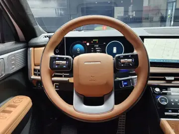 2025 Hyundai Santa Fe с пробегом 4 676 км
