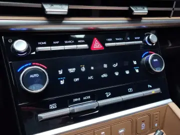 2025 Hyundai Santa Fe с пробегом 4 676 км