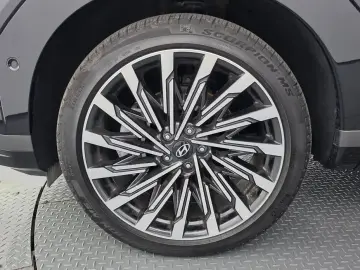 2025 Hyundai Santa Fe с пробегом 16 196 км