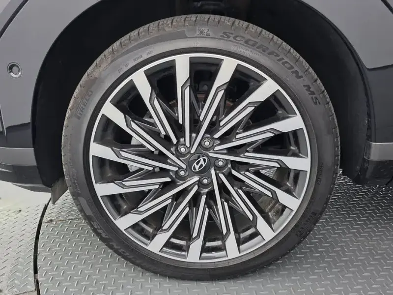 2025 Hyundai Santa Fe с пробегом 16 196 км