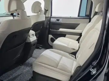 2025 Hyundai Santa Fe с пробегом 16 196 км