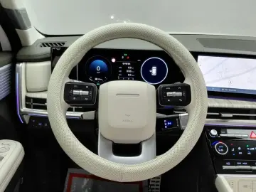 2024 Hyundai Santa Fe с пробегом 14 716 км