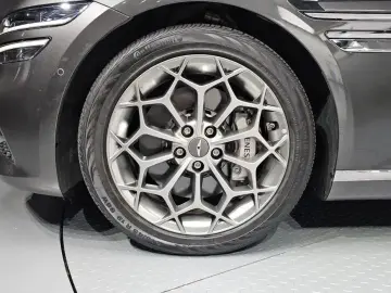 2023 Genesis G80 с пробегом 27 051 км