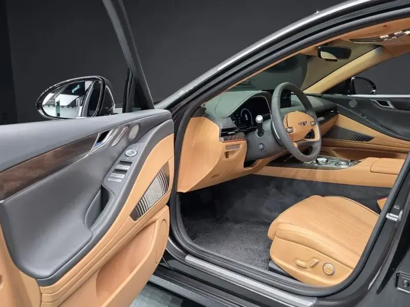 2023 Genesis G80 с пробегом 27 051 км