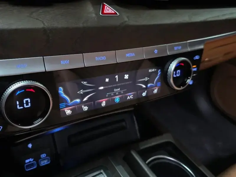 2023 Genesis G80 с пробегом 27 051 км