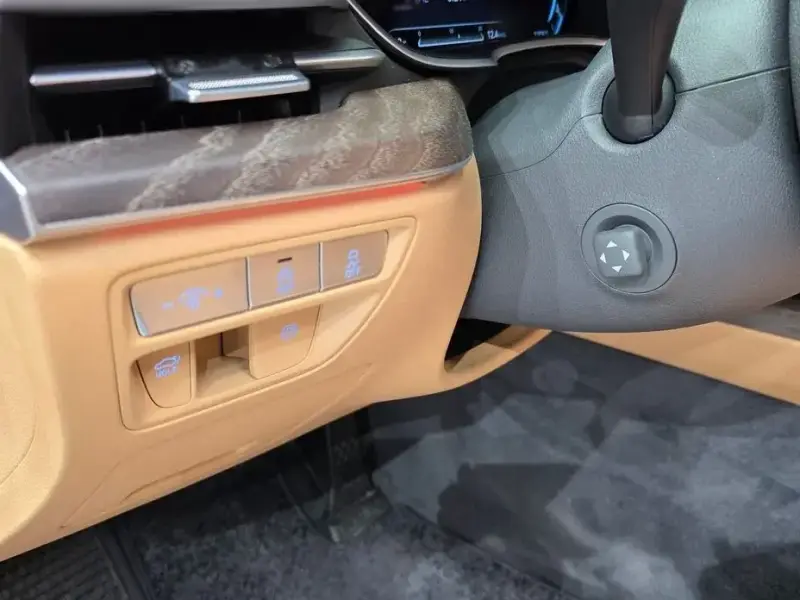 2023 Genesis G80 с пробегом 27 051 км