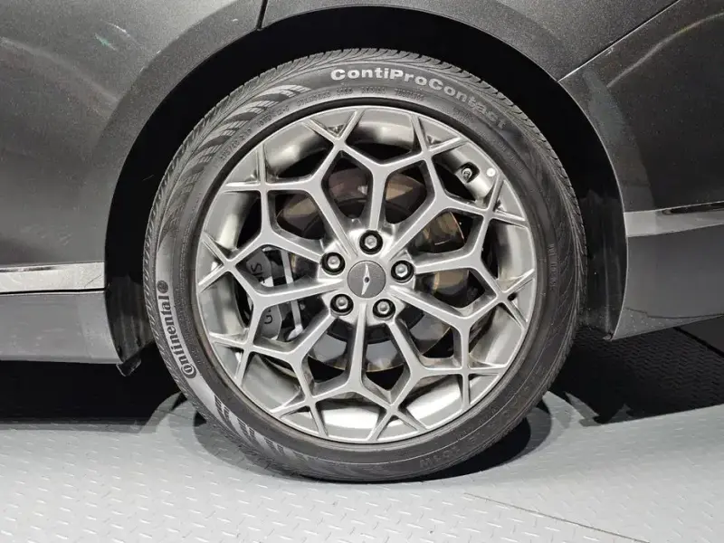 2023 Genesis G80 с пробегом 27 051 км