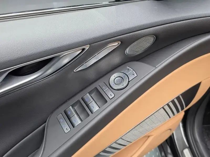 2023 Genesis G80 с пробегом 27 051 км