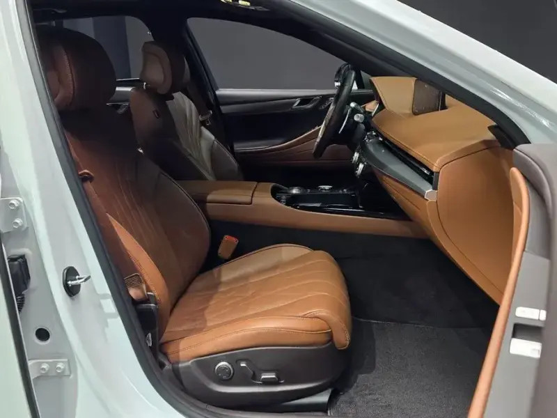 2023 Genesis G80 с пробегом 52 536 км