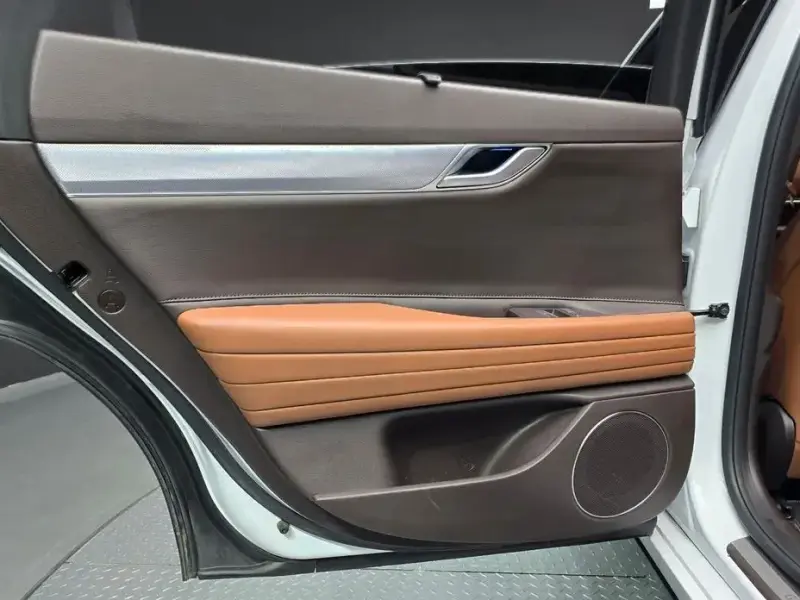 2023 Genesis G80 с пробегом 52 536 км