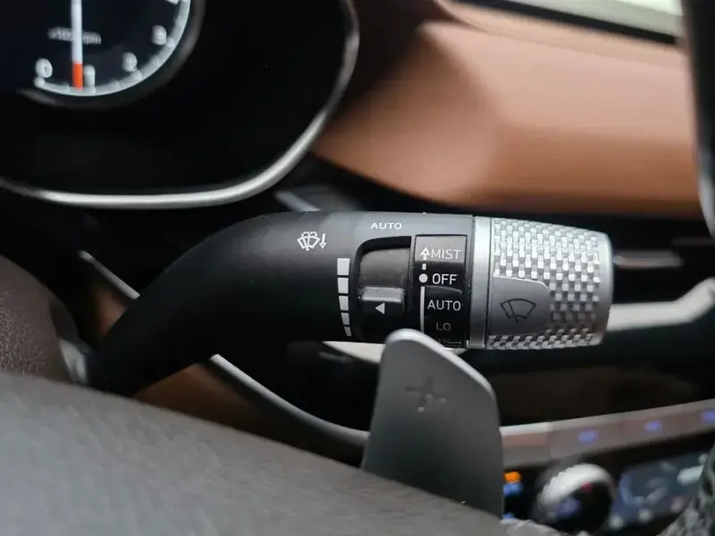 2023 Genesis G80 с пробегом 90 985 км