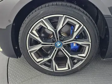 2023 BMW i4 с пробегом 46 337 км