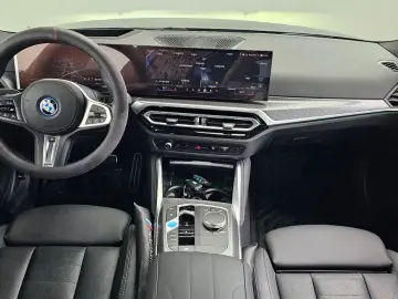 2023 BMW i4 с пробегом 46 337 км