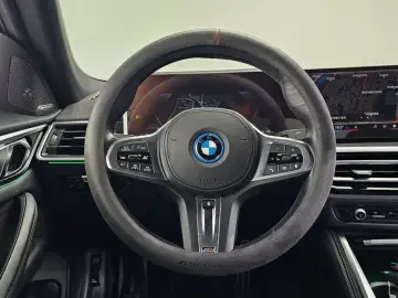 2023 BMW i4 с пробегом 46 337 км