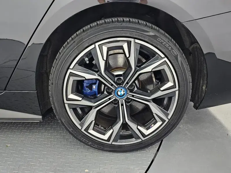 2023 BMW i4 с пробегом 46 337 км