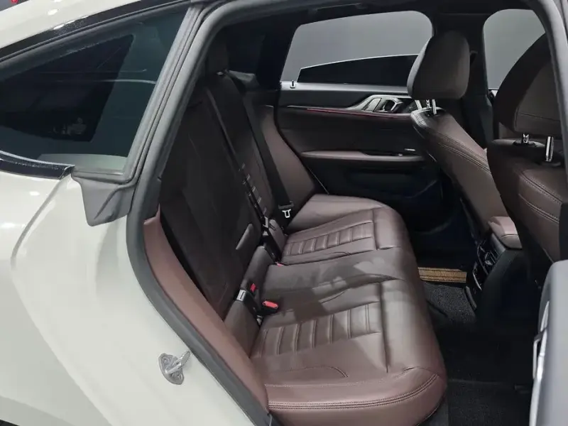 2024 BMW i4 с пробегом 40 210 км