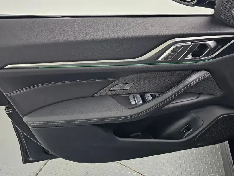 2023 BMW i4 с пробегом 46 337 км