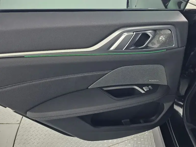 2023 BMW i4 с пробегом 46 337 км