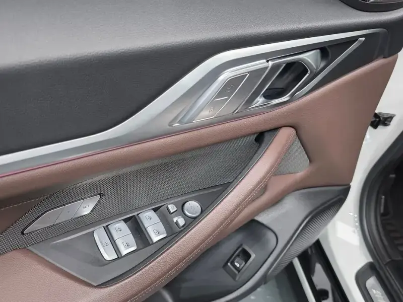 2024 BMW i4 с пробегом 40 210 км