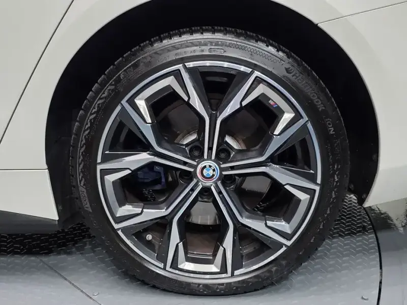 2024 BMW i4 с пробегом 40 210 км