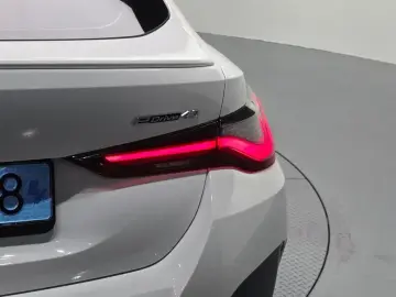 2024 BMW i4 с пробегом 40 210 км