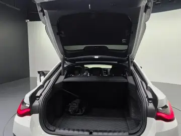 2024 BMW i4 с пробегом 40 210 км