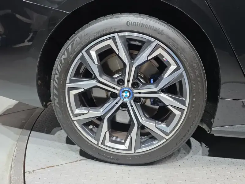 2023 BMW i4 с пробегом 68 016 км