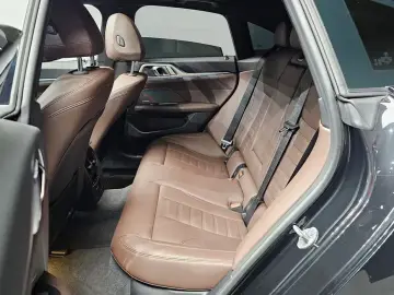 2023 BMW i4 с пробегом 68 016 км