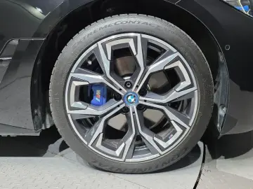 2023 BMW i4 с пробегом 68 016 км
