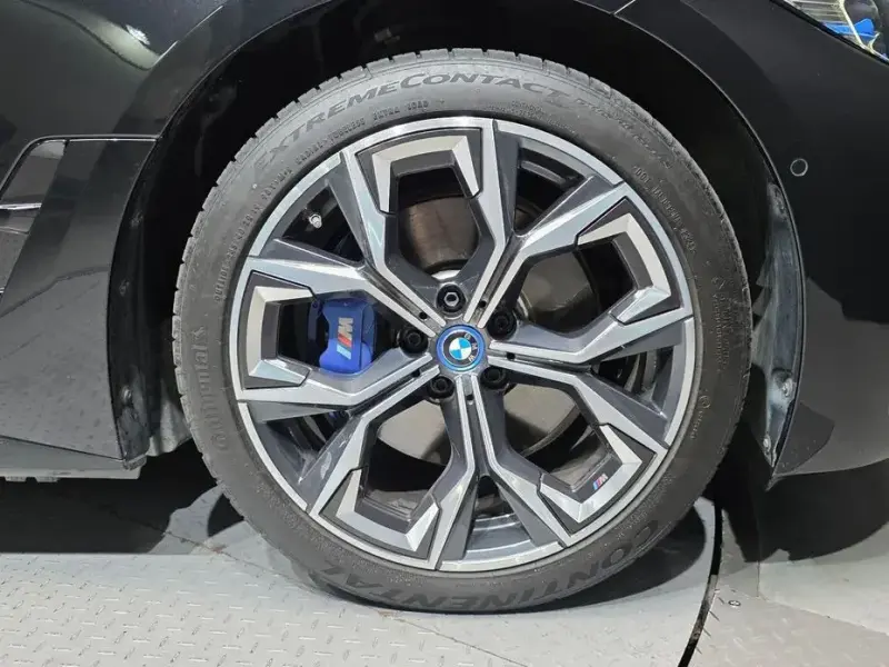 2023 BMW i4 с пробегом 68 016 км