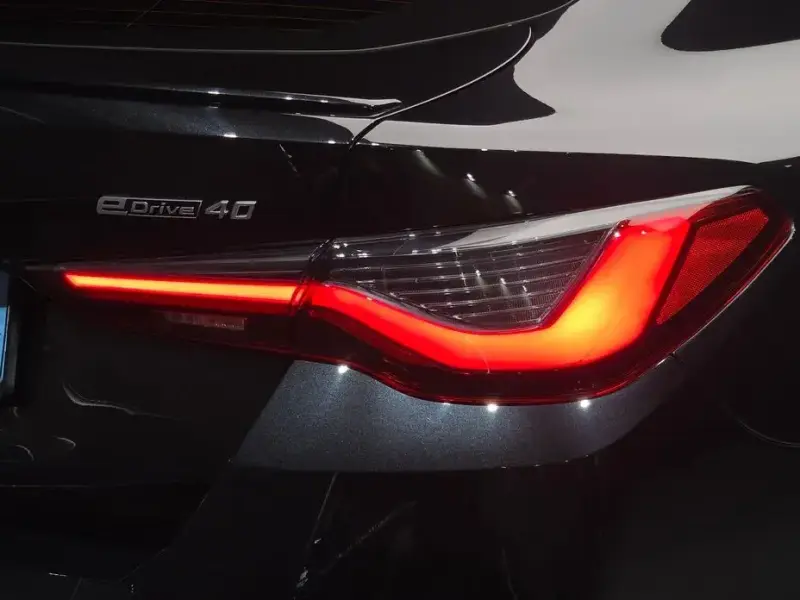 2023 BMW i4 с пробегом 68 016 км