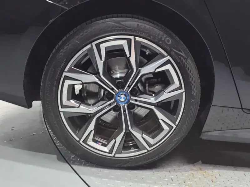 2022 BMW i4 с пробегом 86 607 км