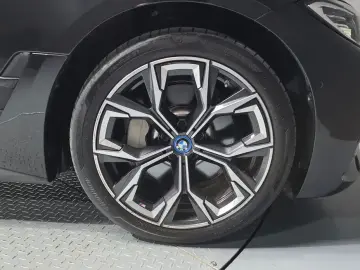 2022 BMW i4 с пробегом 86 607 км