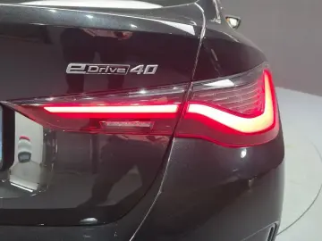 2022 BMW i4 с пробегом 86 607 км