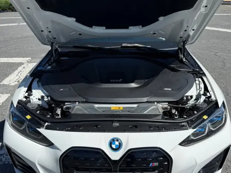 2023 BMW i4 с пробегом 62 422 км