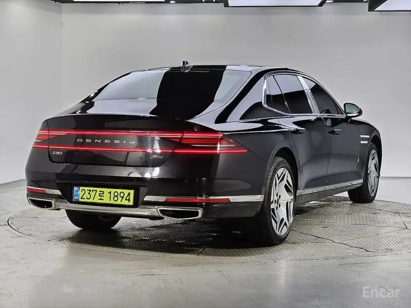 2023 Genesis G90 с пробегом 87 543 км