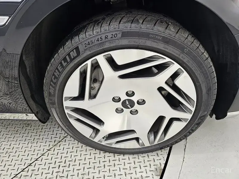 2023 Genesis G90 с пробегом 87 543 км