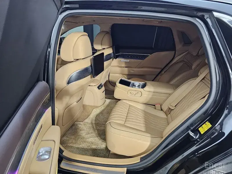 2023 Genesis G90 с пробегом 87 543 км