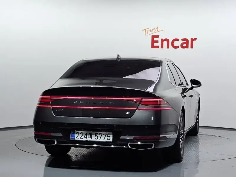 2023 Genesis G90 с пробегом 22 614 км