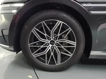 2023 Genesis G90 с пробегом 22 614 км