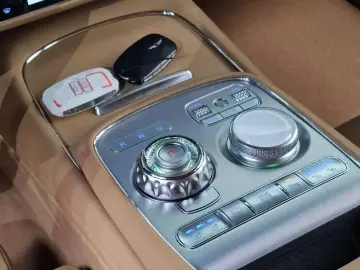 2023 Genesis G90 с пробегом 22 614 км