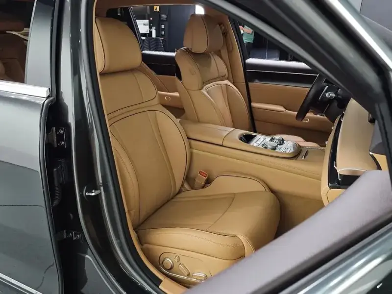 2023 Genesis G90 с пробегом 22 614 км