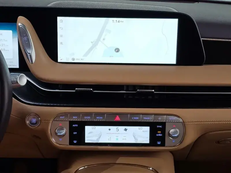2023 Genesis G90 с пробегом 22 614 км