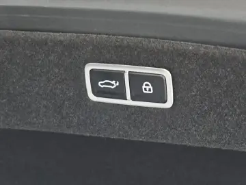 2023 Genesis G90 с пробегом 22 614 км