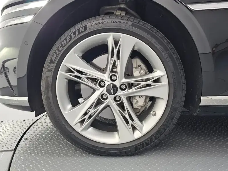 2023 Genesis G90 с пробегом 73 282 км