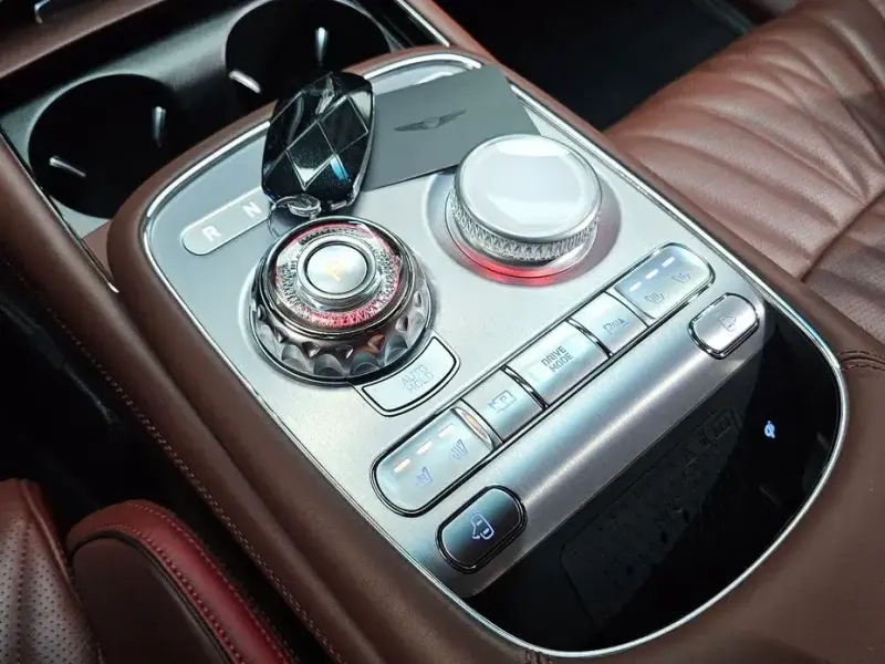 2023 Genesis G90 с пробегом 73 282 км