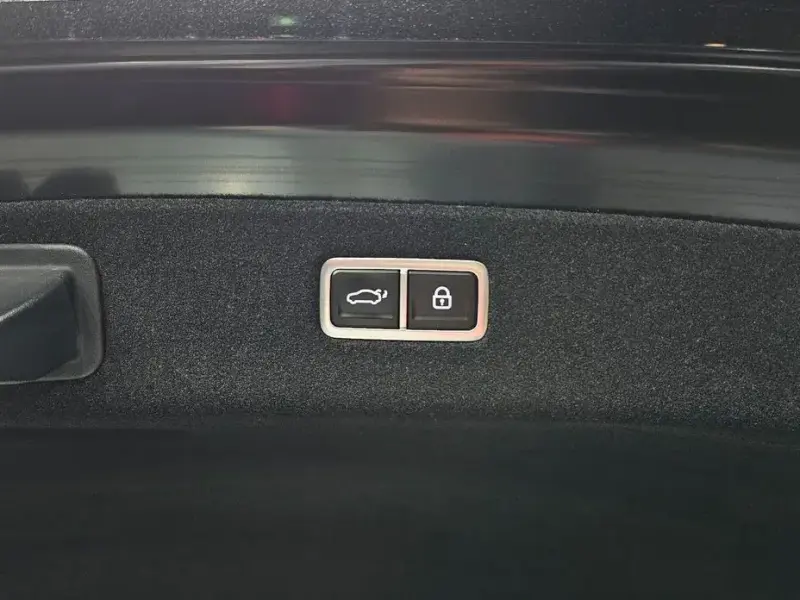 2023 Genesis G90 с пробегом 73 282 км