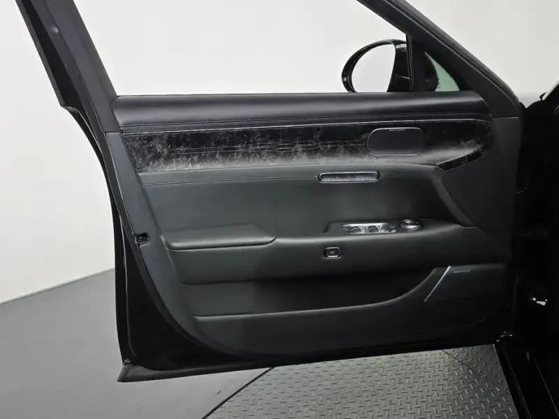 2023 Genesis G90 с пробегом 49 381 км