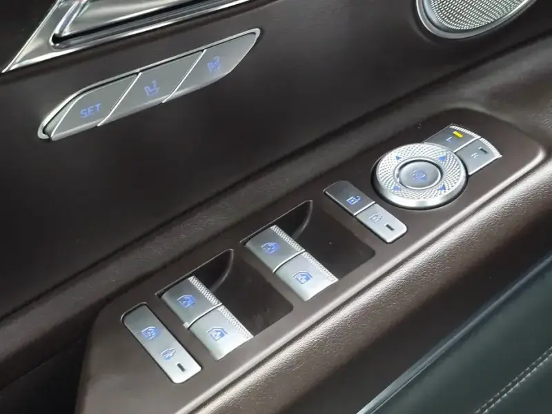 2023 Genesis GV80 с пробегом 82 569 км