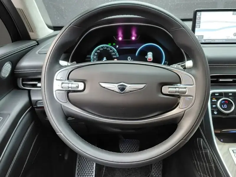 2023 Genesis GV80 с пробегом 28 133 км